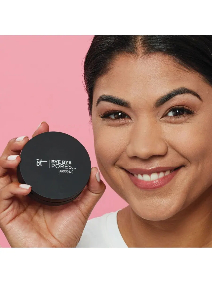 Прессованная полупрозрачная фиксирующая пудра Bye Bye Pores IT Cosmetics — изображение 5 из 10