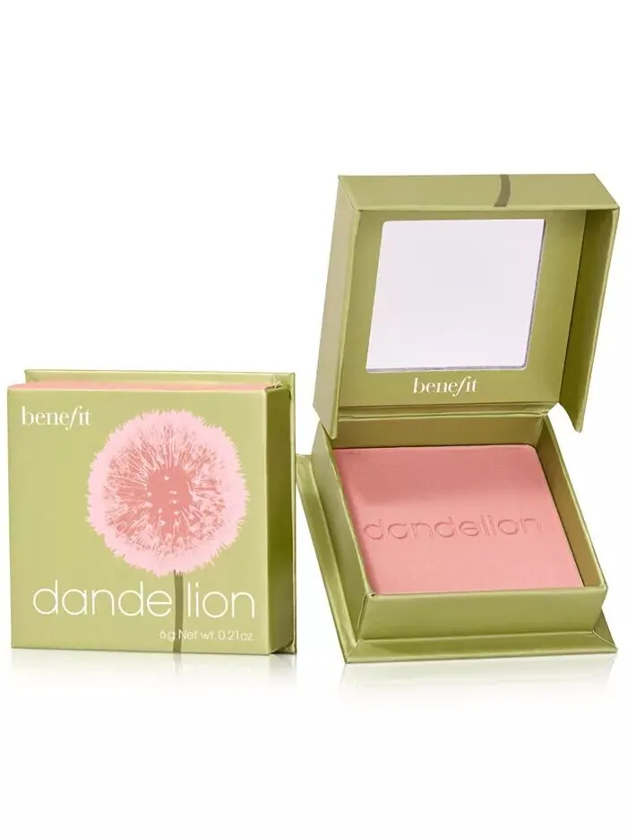Мягкие шелковистые пудровые румяна WANDERful World Benefit Cosmetics, цвет Moone (Deep Berry)
