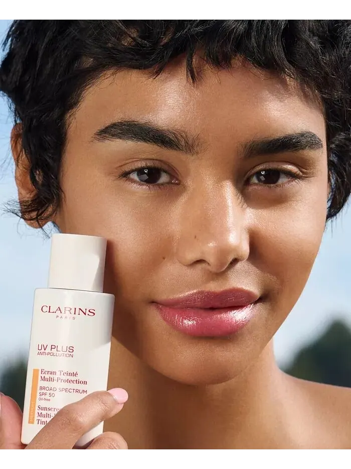 Солнцезащитный крем для лица UV Plus с защитой от загрязнений SPF 50 Clarins — изображение 2 из 5