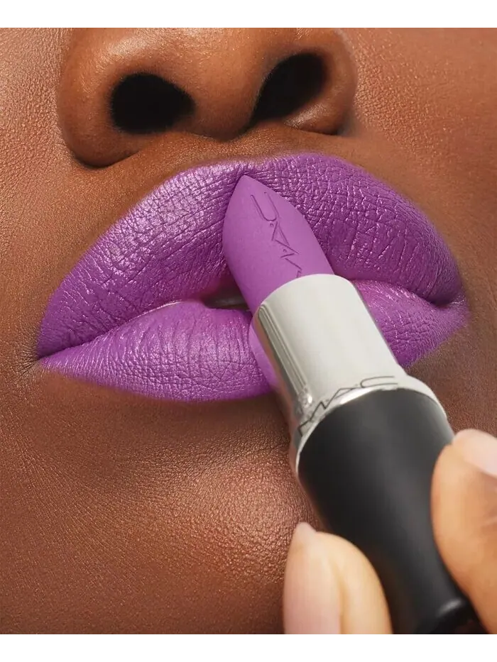 Мини-помада MACximal Silky Matte Lipstick, 0,03 унции, цвет Everybody's Heroine — изображение 4 из 8