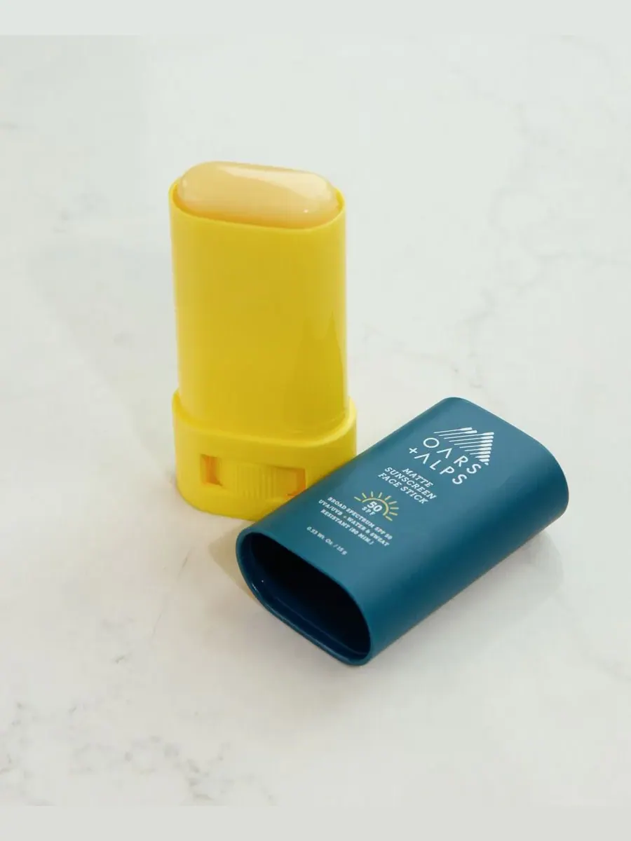 Oars + Alps Матирующий солнцезащитный стик для лица SPF 50, 0,53 унции — изображение 9 из 10