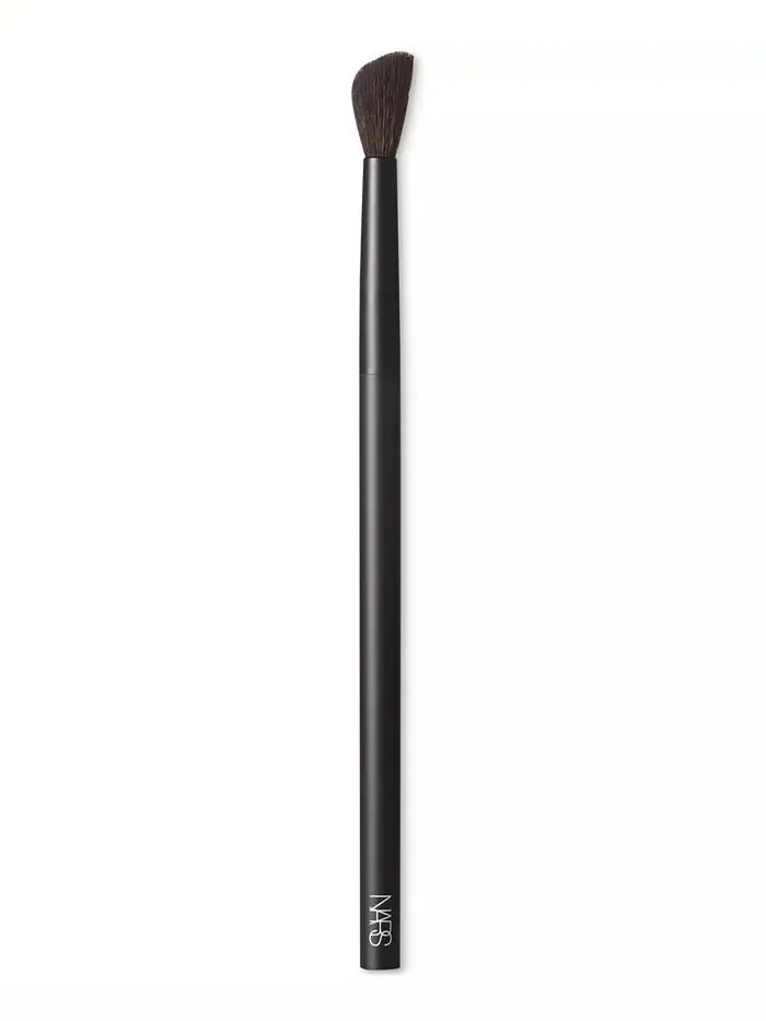 #10 Сияющая кремовая кисть для консилера Nars
