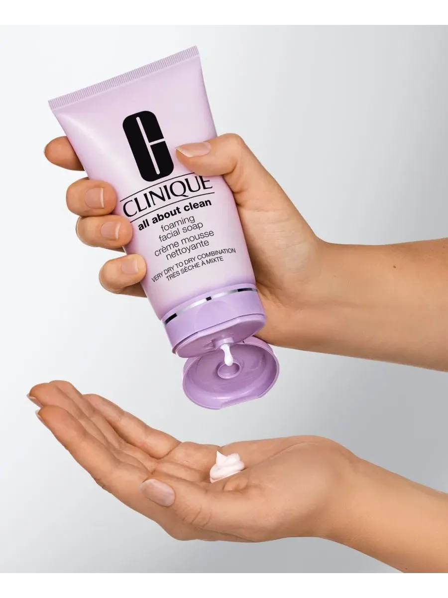 Очищающая пенка для лица с гиалуроновой кислотой, 150 мл, All About Clean Clinique — изображение 4 из 4
