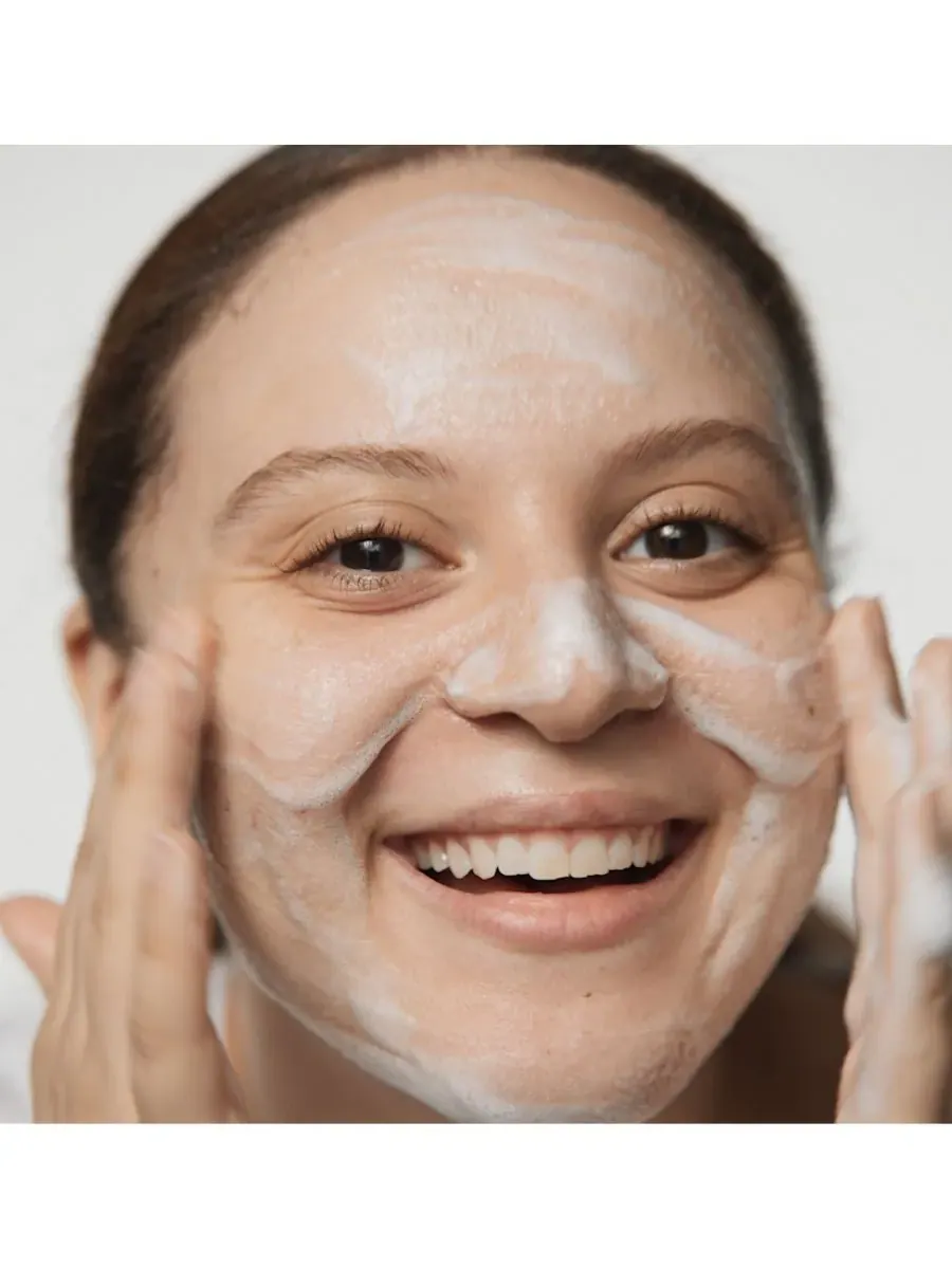 Гель для умывания Clinique — Очищающая пенка для лица Acne Solutions, 120 мл — изображение 4 из 6