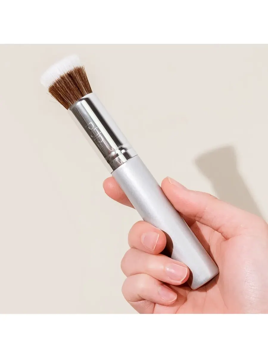 PÜR Minerals Жидкая скошенная кисть PÜR — изображение 2 из 3