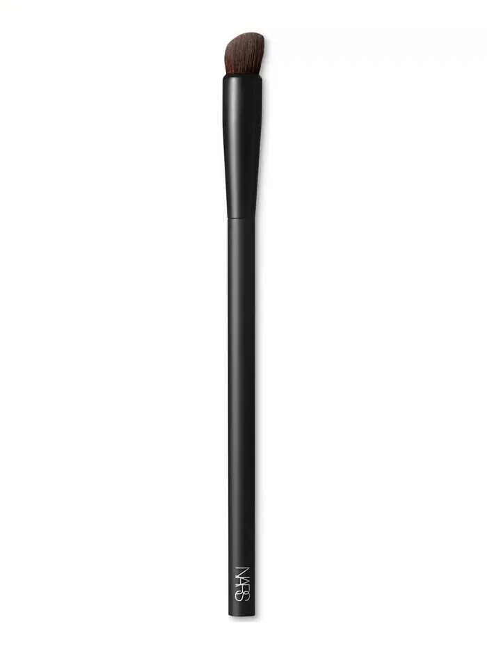 #24 Кисть для теней с высоким содержанием пигментов Nars