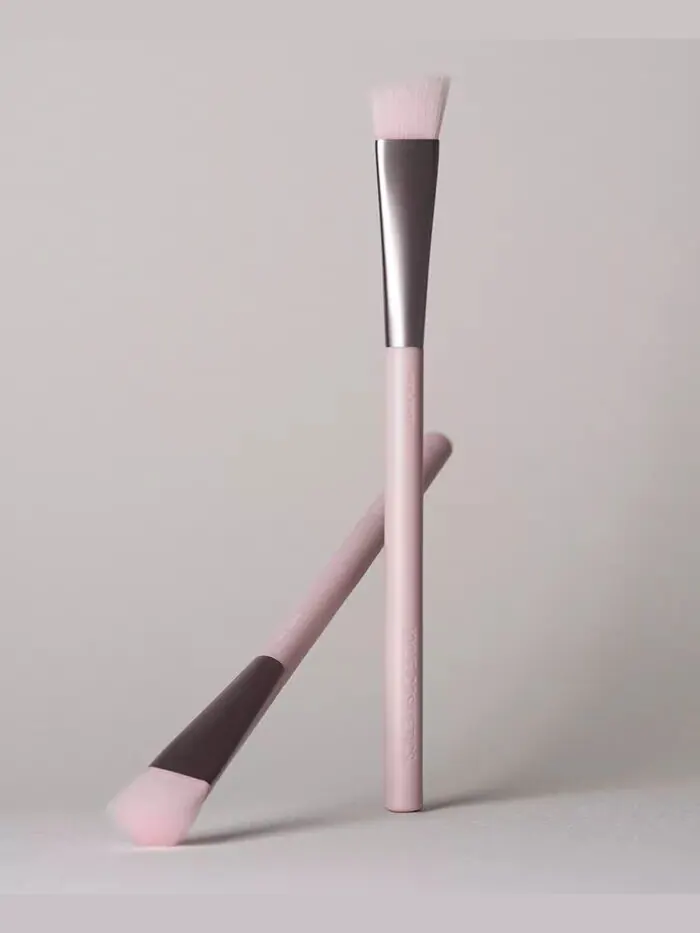 Кисть для консилера Kylie Cosmetics — изображение 4 из 6