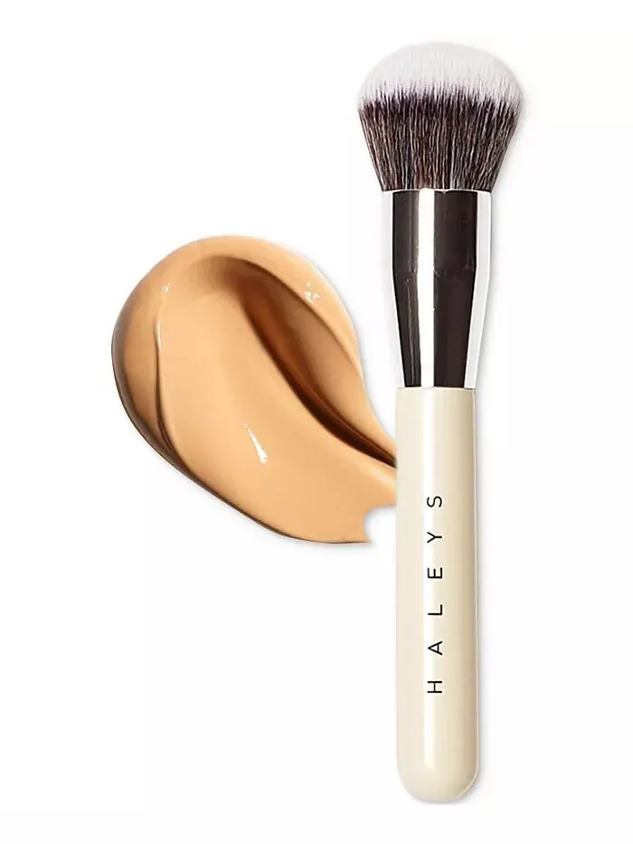 Блестящая кисть кабуки Haleys Beauty