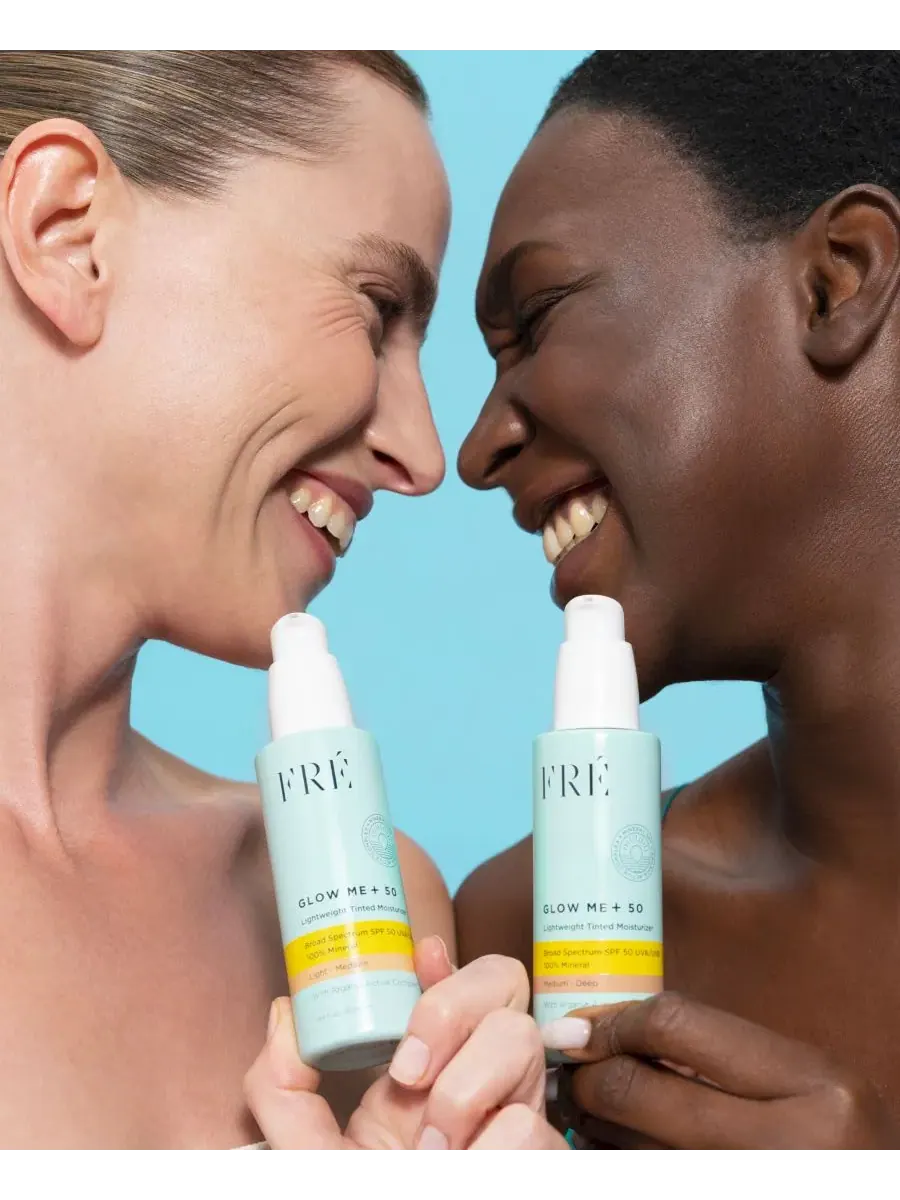 GLOW ME + 50 Легкий тонирующий увлажняющий крем с минеральными частицами, SPF 50, 1,69 унции FRE — изображение 5 из 5