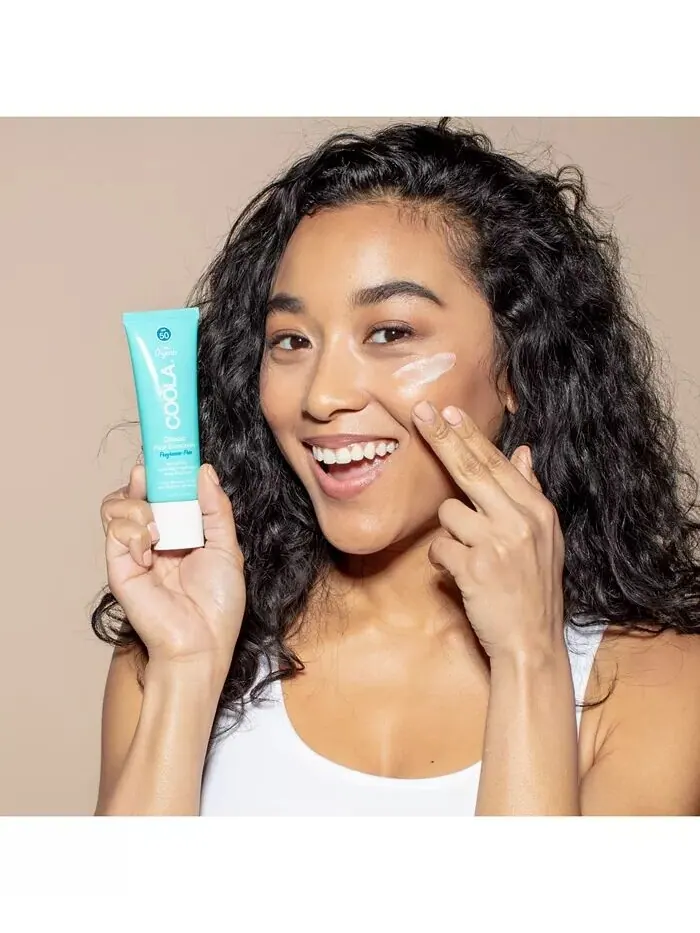 Классический солнцезащитный крем для лица SPF 50, 1,7 унции Coola — изображение 3 из 4
