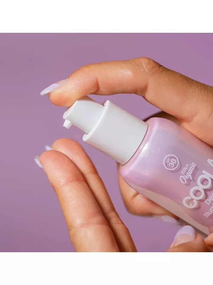 Dew Good Осветляющая сыворотка с солнцезащитным кремом SPF 30 Coola — изображение 6 из 9