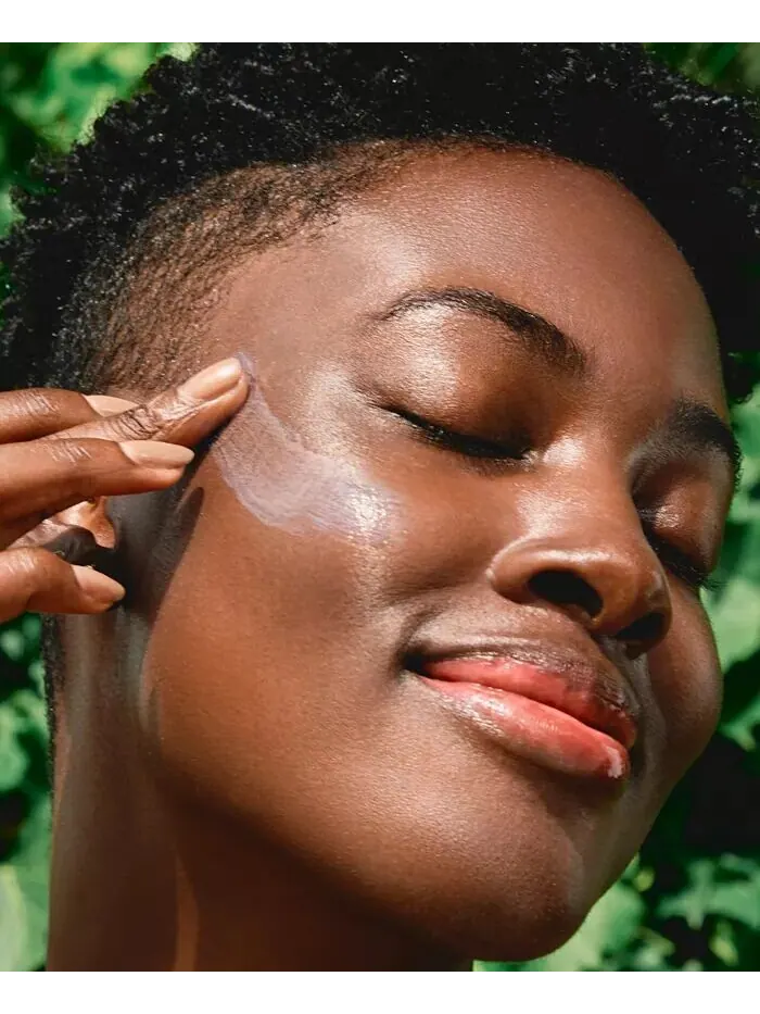 Антиоксидантный солнцезащитный крем для лица UV Plus Anti-Pollution SPF 50, 1,7 унции Clarins — изображение 3 из 7