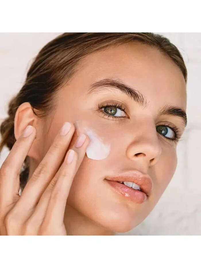 Крем для лица Clarins — Мультиактивный ночной увлажняющий для морщин, пор и сияния с ниацинамидом — изображение 5 из 9