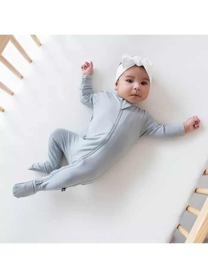 Комбинезон-слип для мальчиков с молнией, цвет Cloud, размер 0-3 месяца Kyte Baby — изображение 2 из 4