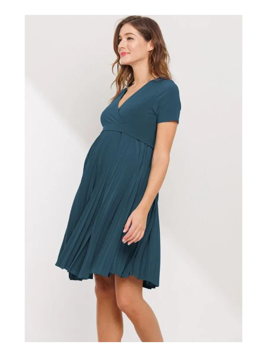 Платье для беременных с плиссировкой и V-образным вырезом, модель Maternity A-Line Pleated V-Neck — изображение 2 из 5