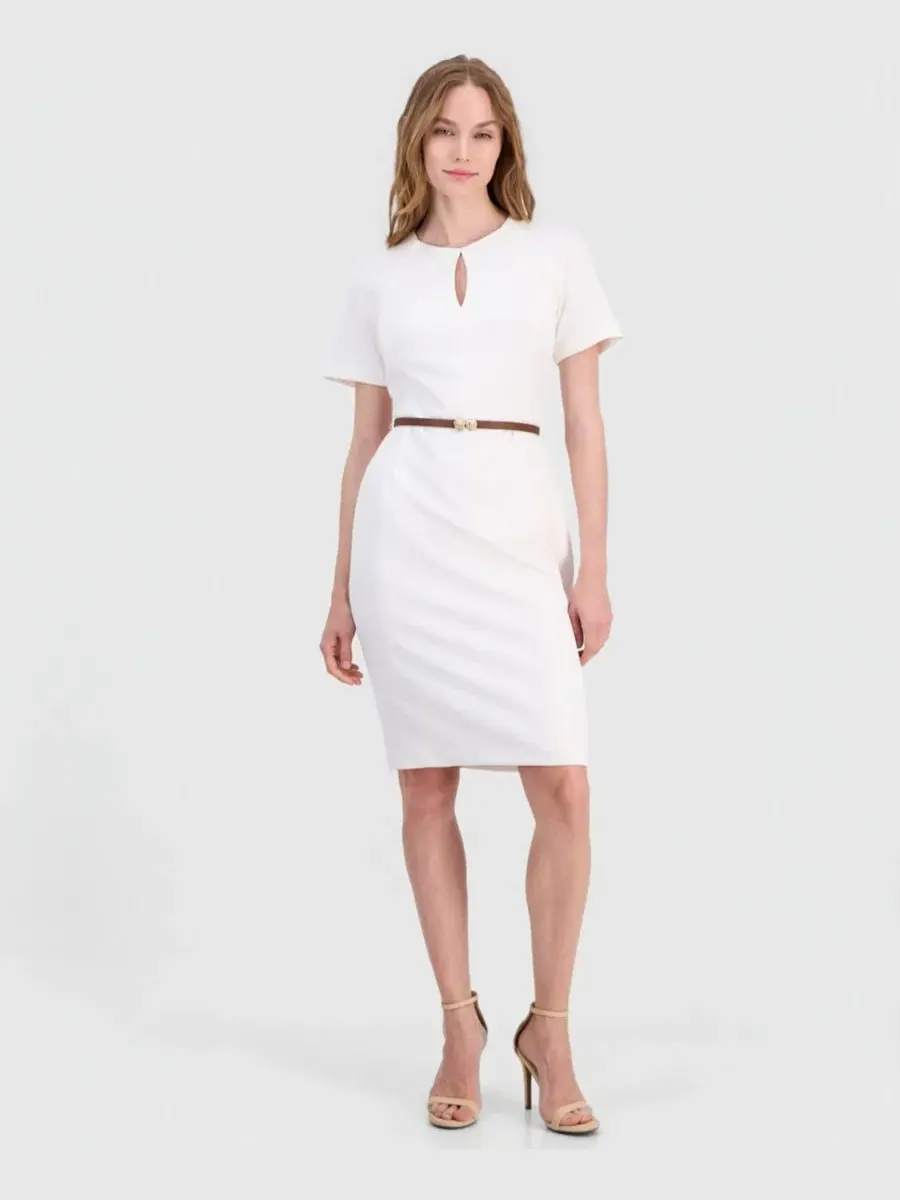 Платье-футляр с ремнем Scuba Crepe Anne Klein — изображение 1 из 3, белый