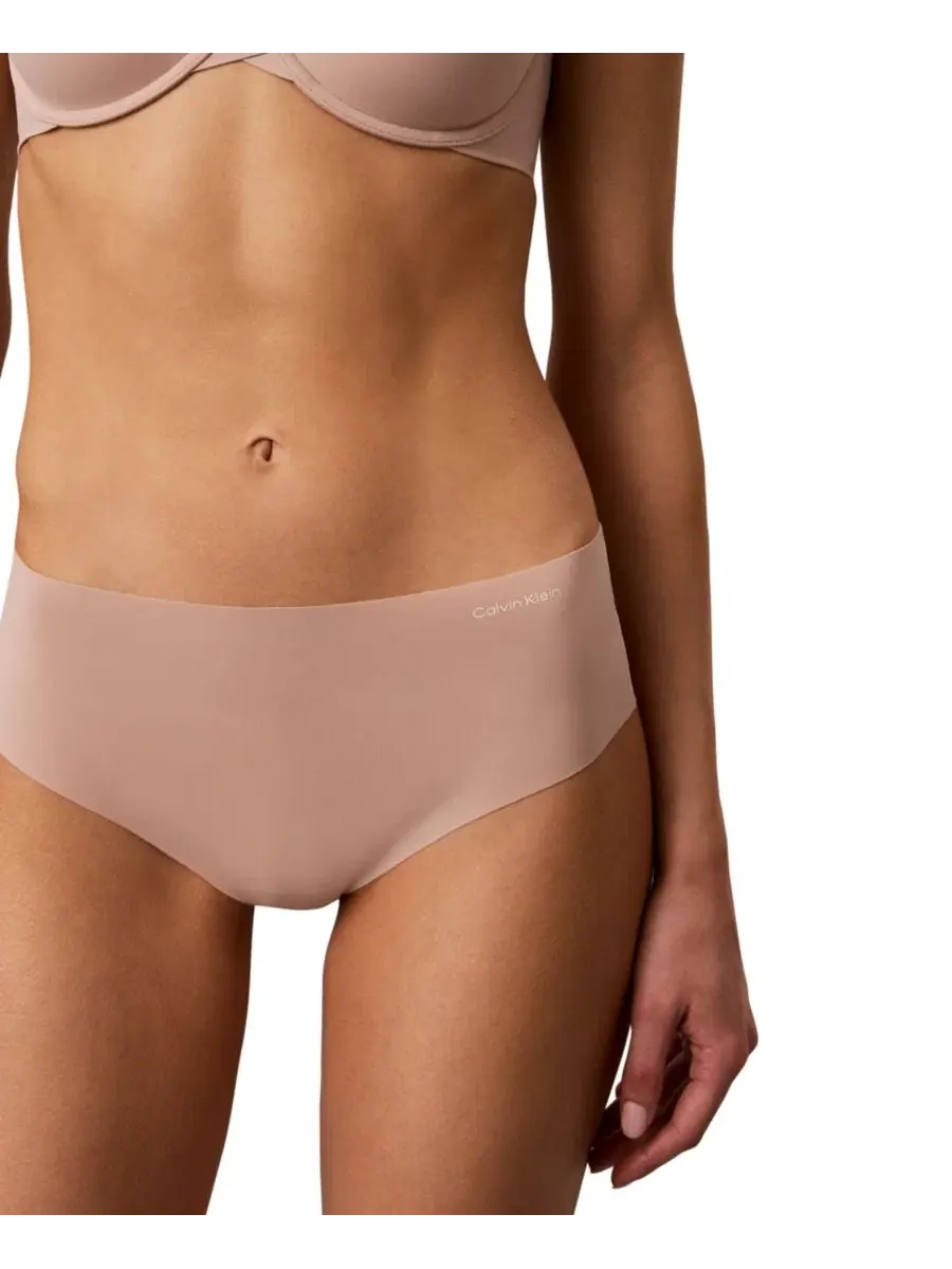 Трусы-слипы женские бесшовные из микрофибры с эффектом невидимости Calvin Klein — изображение 4 из 7, кедр