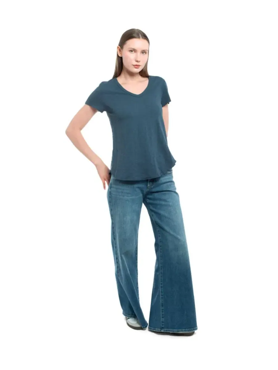 Футболка с V-образным вырезом и укороченным кроем, модель Shirttail Tee WILT — изображение 3 из 4, синий