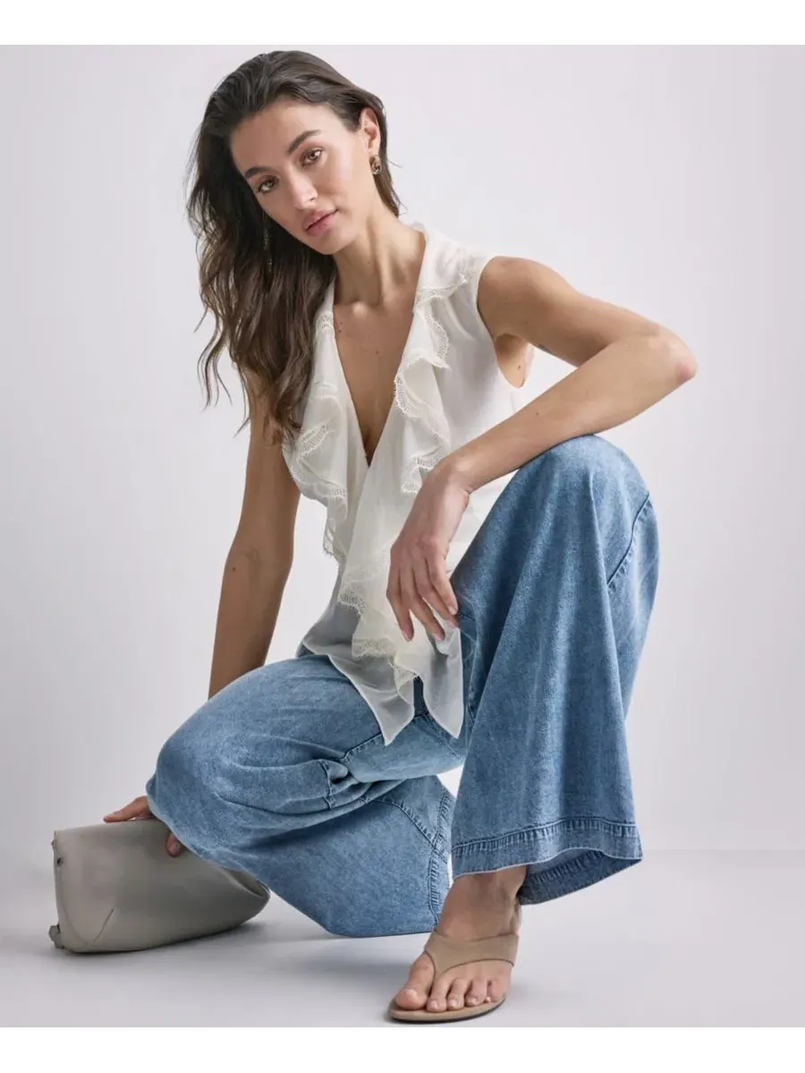 Блузка с воланами без рукавов, с V-образным вырезом BCBG — изображение 6 из 9, белый