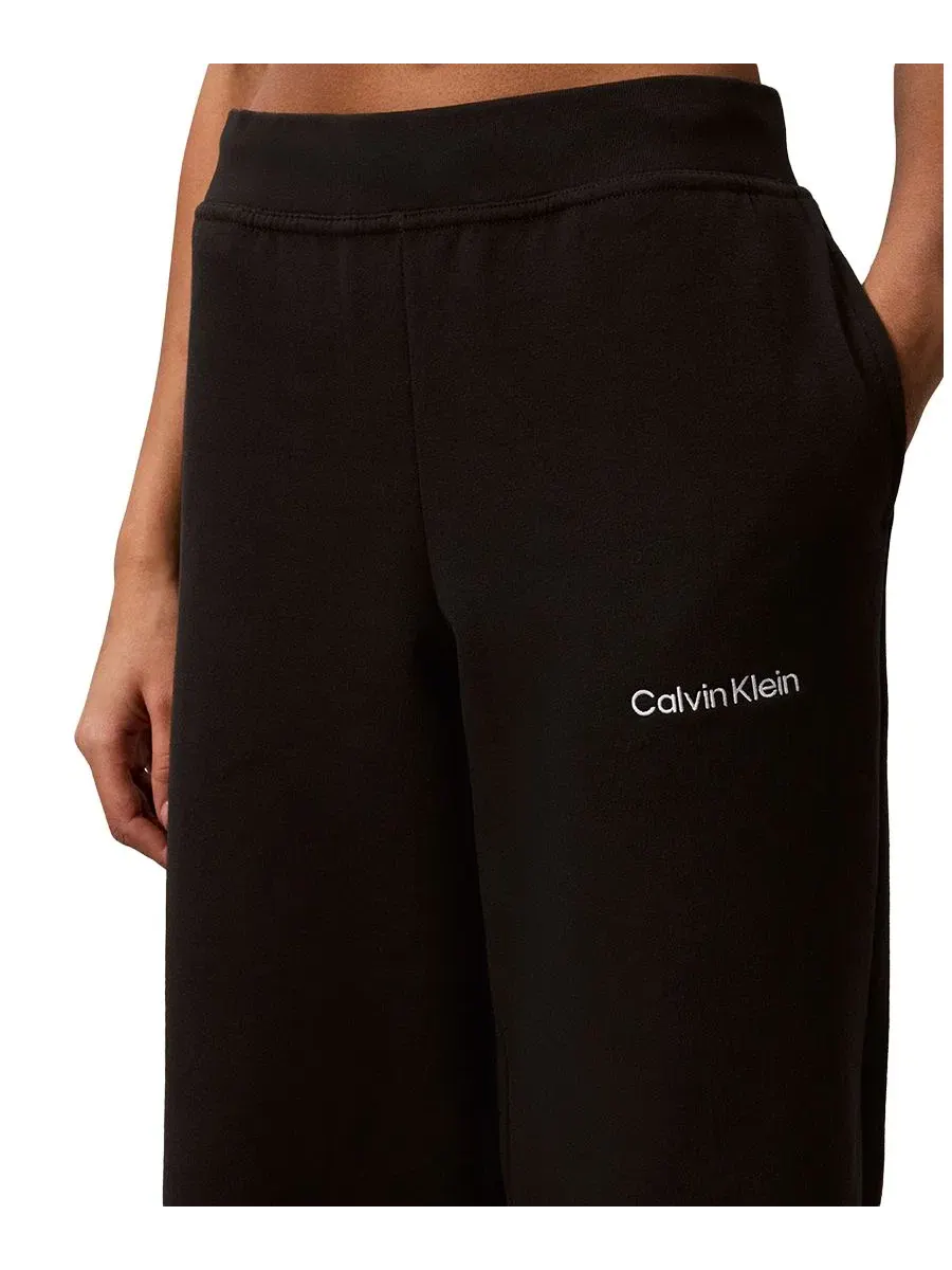 Женские спортивные брюки-карго с широкими штанинами, укороченные Calvin Klein Performance — изображение 4 из 5, черный