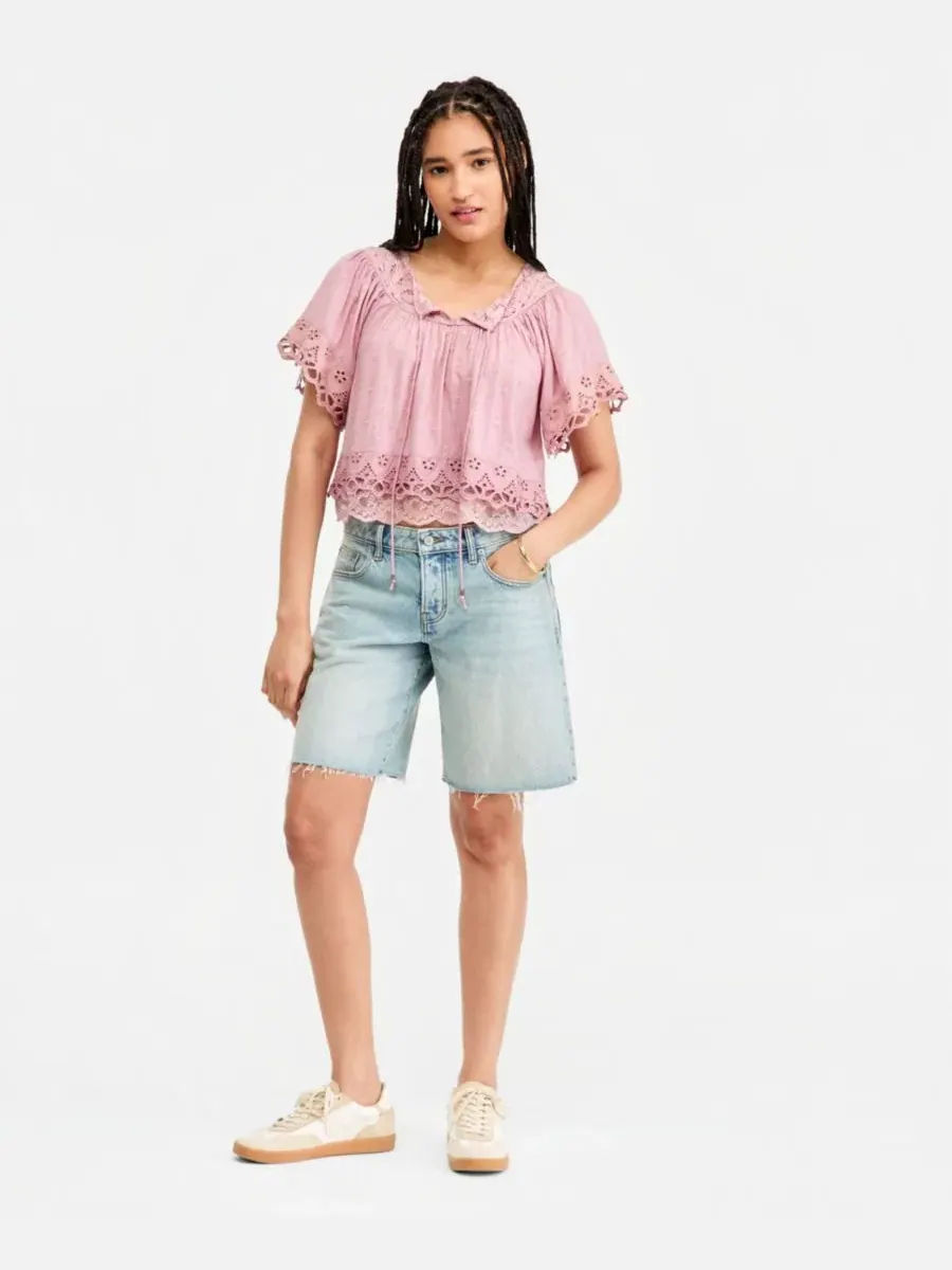 Блузка с кружевной отделкой Battenberg, с вырезом лодочкой Lucky Brand — изображение 2 из 7, розовый