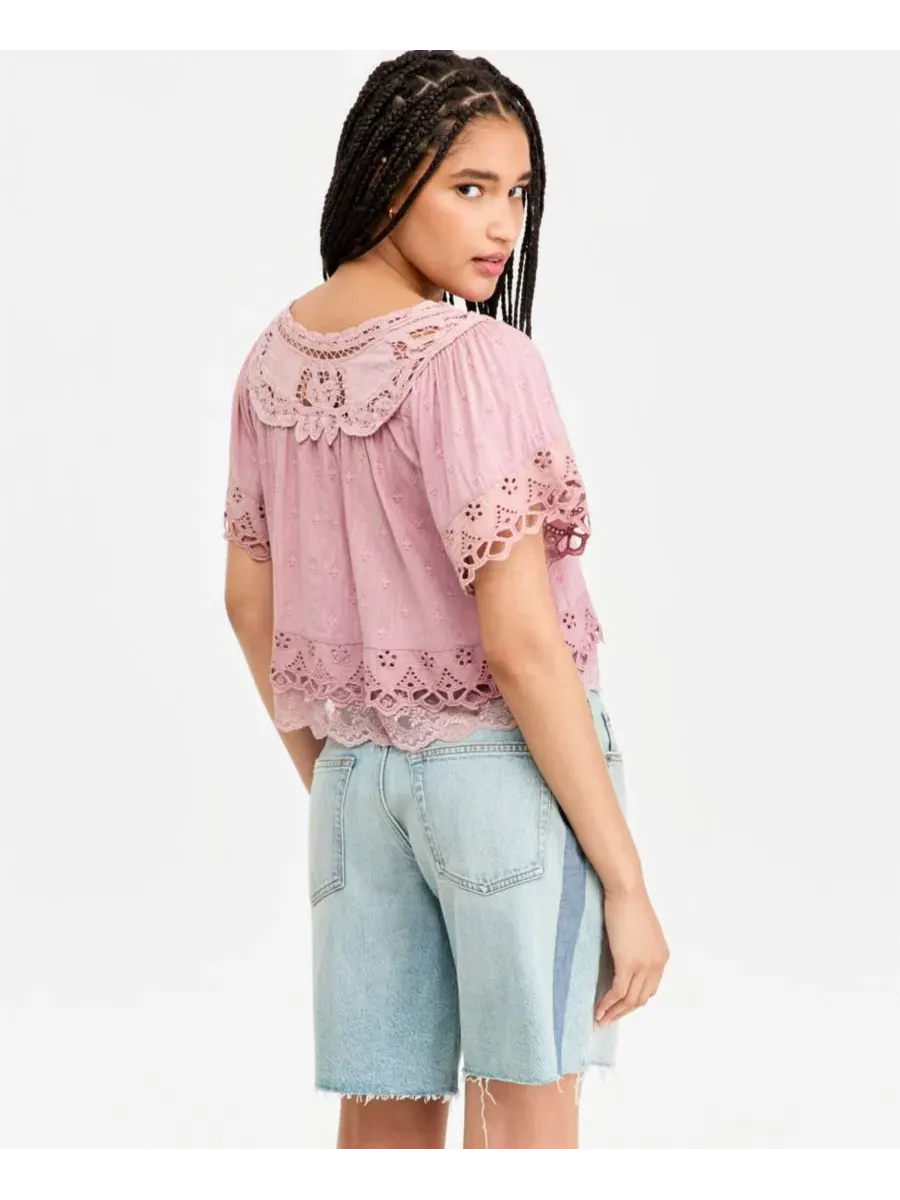 Блузка с кружевной отделкой Battenberg, с вырезом лодочкой Lucky Brand — изображение 5 из 7, розовый