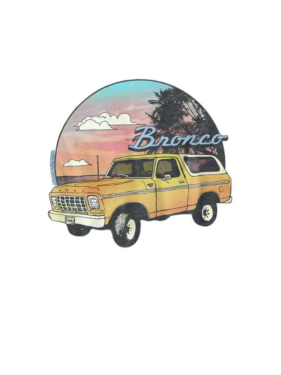 Футболка с принтом Ford Bronco At The Beach Mustang — изображение 3 из 3, светлый синий
