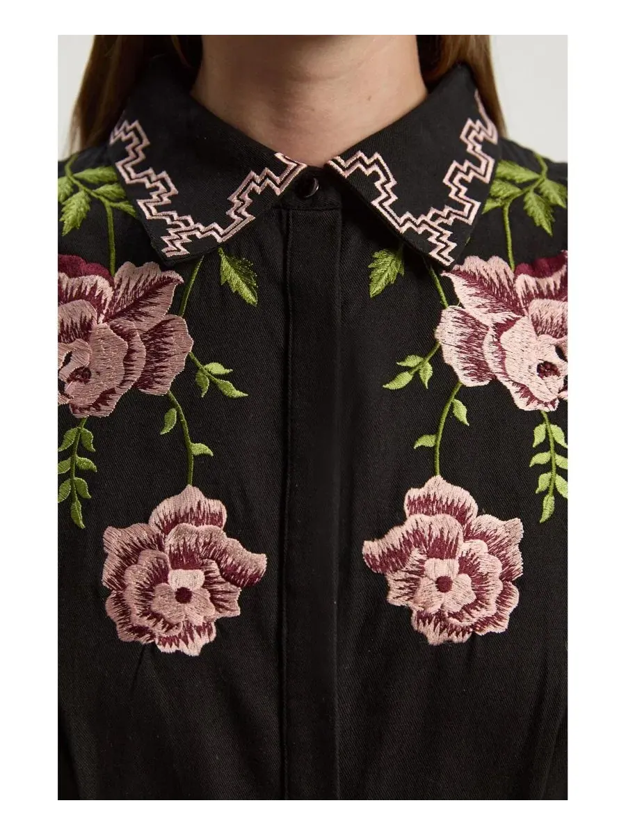 Женское хлопковое платье-рубашка с вышивкой роз Karen Millen — изображение 4 из 8, черный