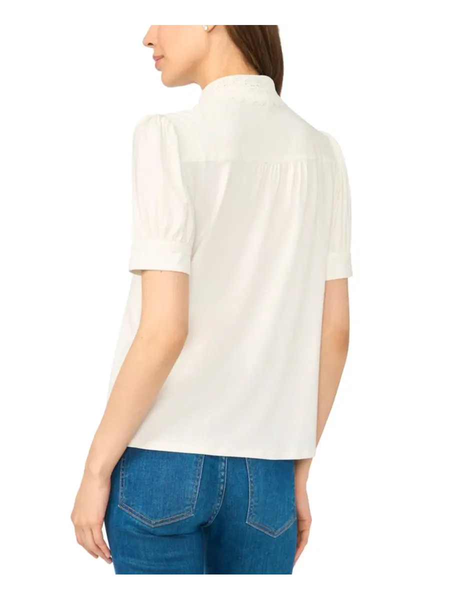 Блузка с коротким рукавом-фонарик и воротником с фестонами, модель Scallop-Trim Button-Up CeCe — изображение 4 из 4