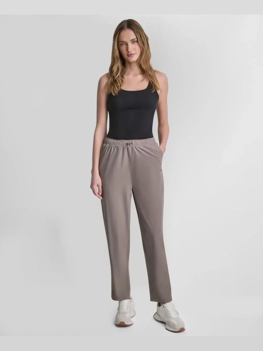 Брюки женские с высокой посадкой и зауженным прямым кроем, модель Tapered Straight-Leg DKNY Sport — изображение 2 из 5
