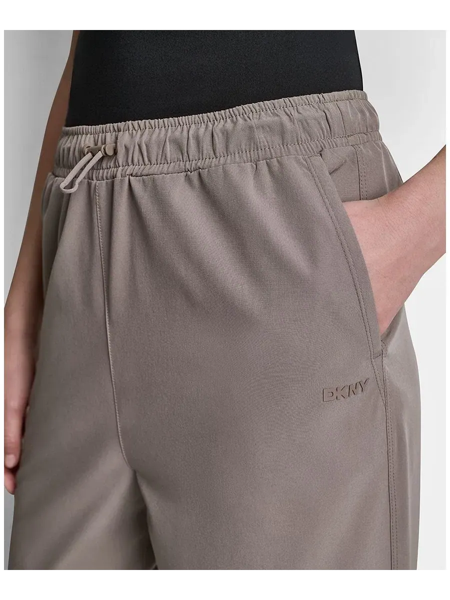 Брюки женские с высокой посадкой и зауженным прямым кроем, модель Tapered Straight-Leg DKNY Sport — изображение 4 из 5