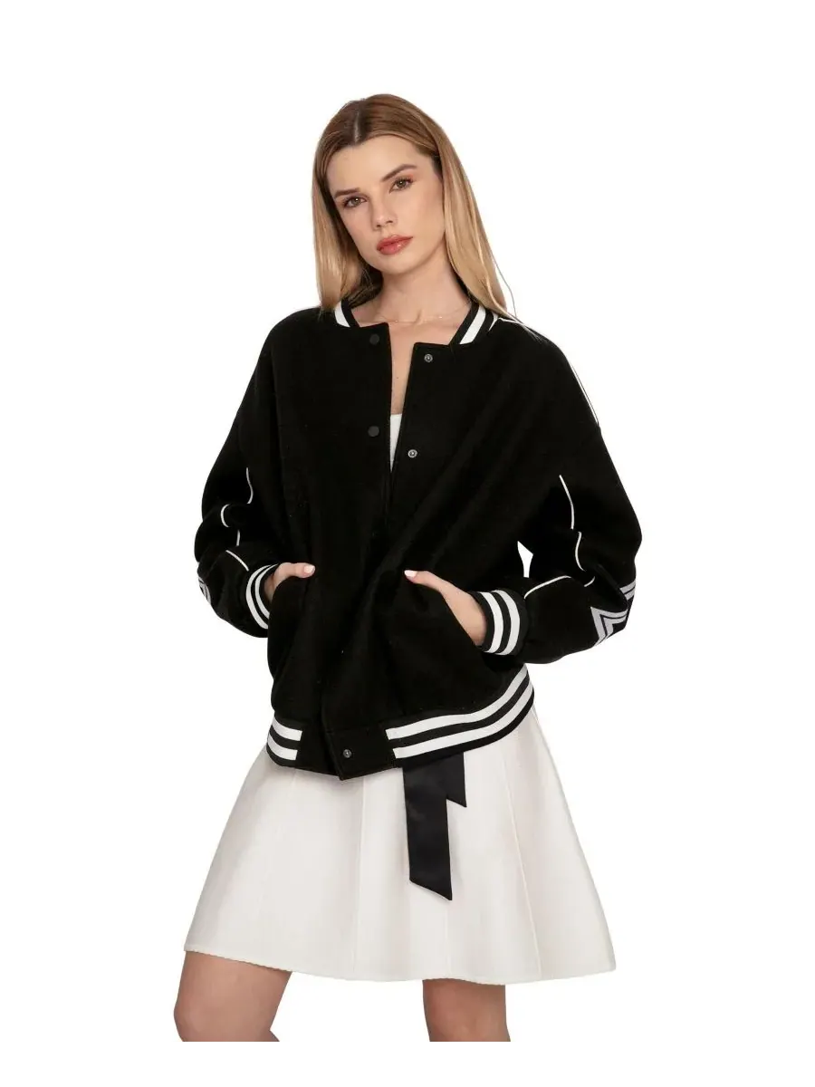 Женская песня "Hold Me Close" и "Letterman Bomber" Belle & Bloom