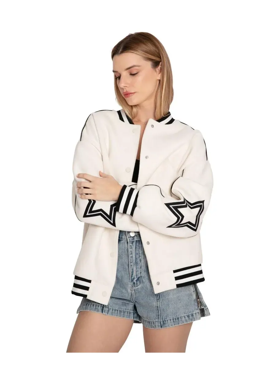 Женская песня "Hold Me Close" и "Letterman Bomber" Belle & Bloom — изображение 2 из 7, белый