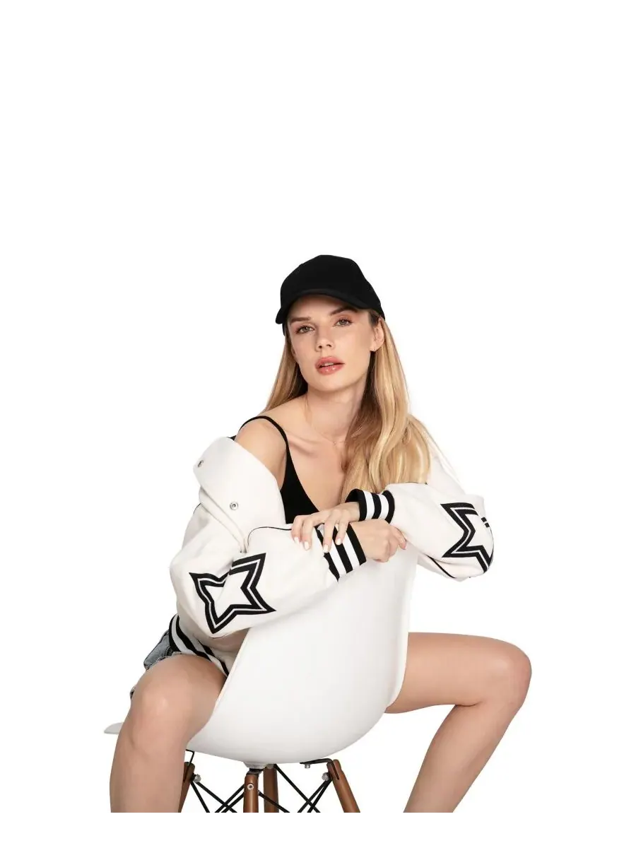 Женская песня "Hold Me Close" и "Letterman Bomber" Belle & Bloom — изображение 3 из 7, белый
