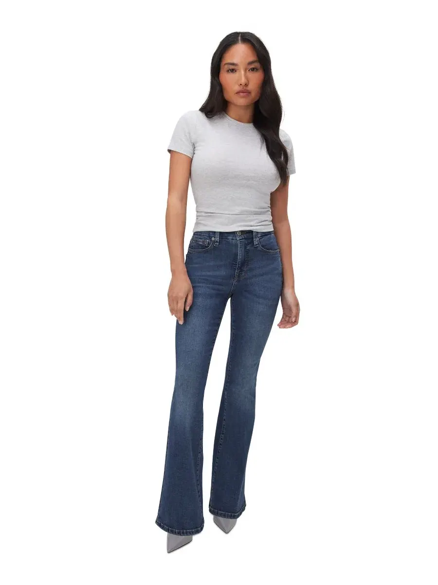 Джинсы с заниженной талией и расклешенным кроем Petite Mid-Rise Flare Jeans Good American — изображение 2 из 4, синий