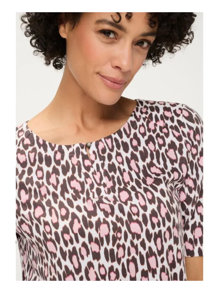 Футболка женская с принтом Leopard Print Split Neck Olsen — изображение 4 из 5, коричневый