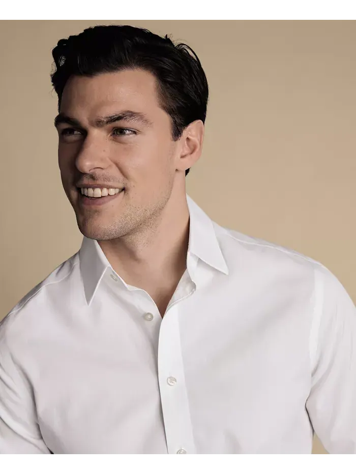 Мужская рубашка из поплина Slim-Fit Charles Tyrwhitt — изображение 2 из 5, белый