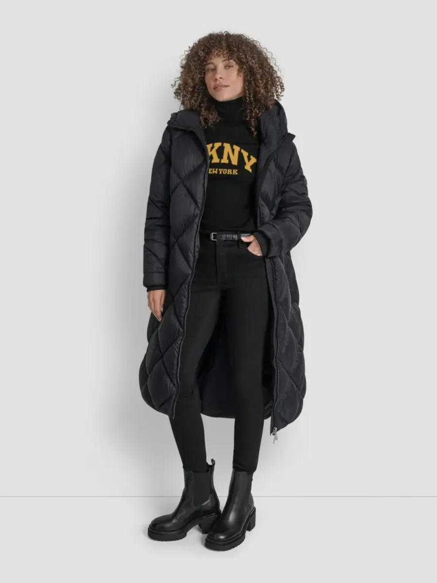 Женская стеганая пуховая куртка с капюшоном в виде ромбов DKNY — изображение 2 из 7, черный