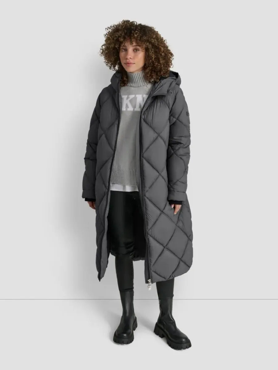 Женская стеганая пуховая куртка с капюшоном в виде ромбов DKNY — изображение 6 из 6, титан