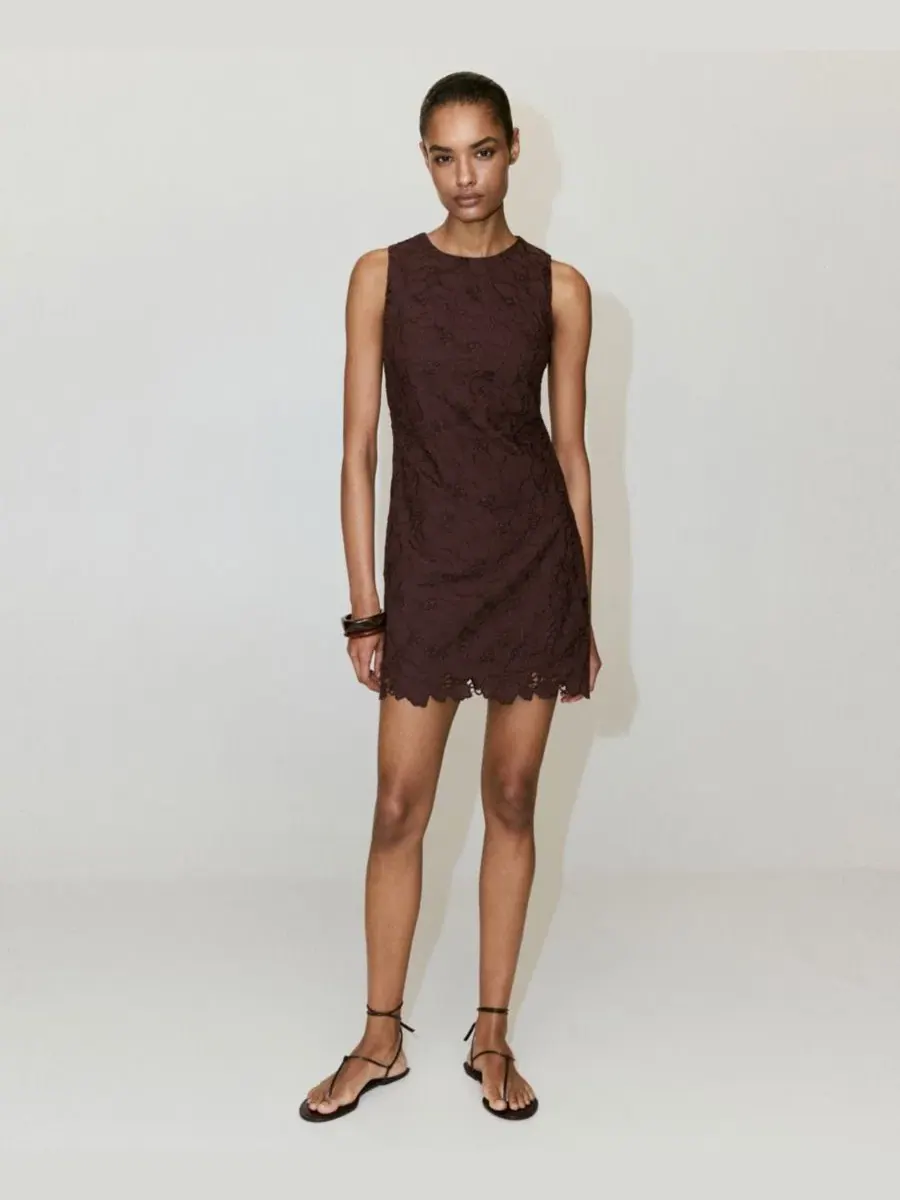 Платье с вышивкой и прорезными деталями, модель Cutwork Embroidery Short Dress MANGO