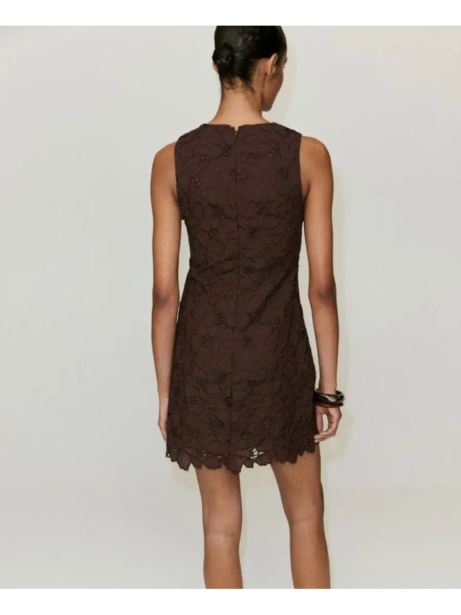 Платье с вышивкой и прорезными деталями, модель Cutwork Embroidery Short Dress MANGO — изображение 3 из 6, коричневый