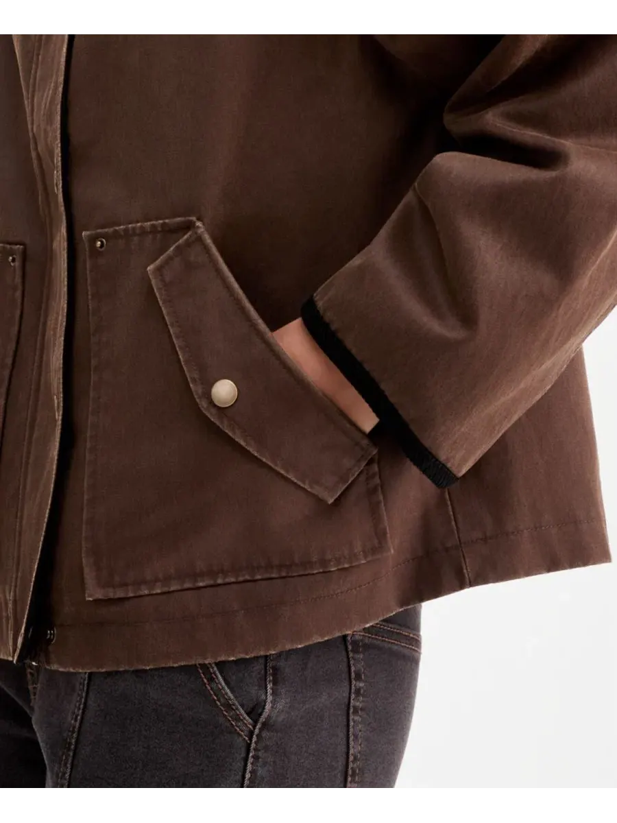 Женская куртка-бомбер с вельветовым воротником, модель Corduroy-Collar Short Wax Barn Jacket — изображение 5 из 5, коричневый