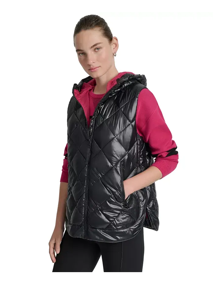 Женский стеганый жилет с капюшоном и закругленным подолом DKNY