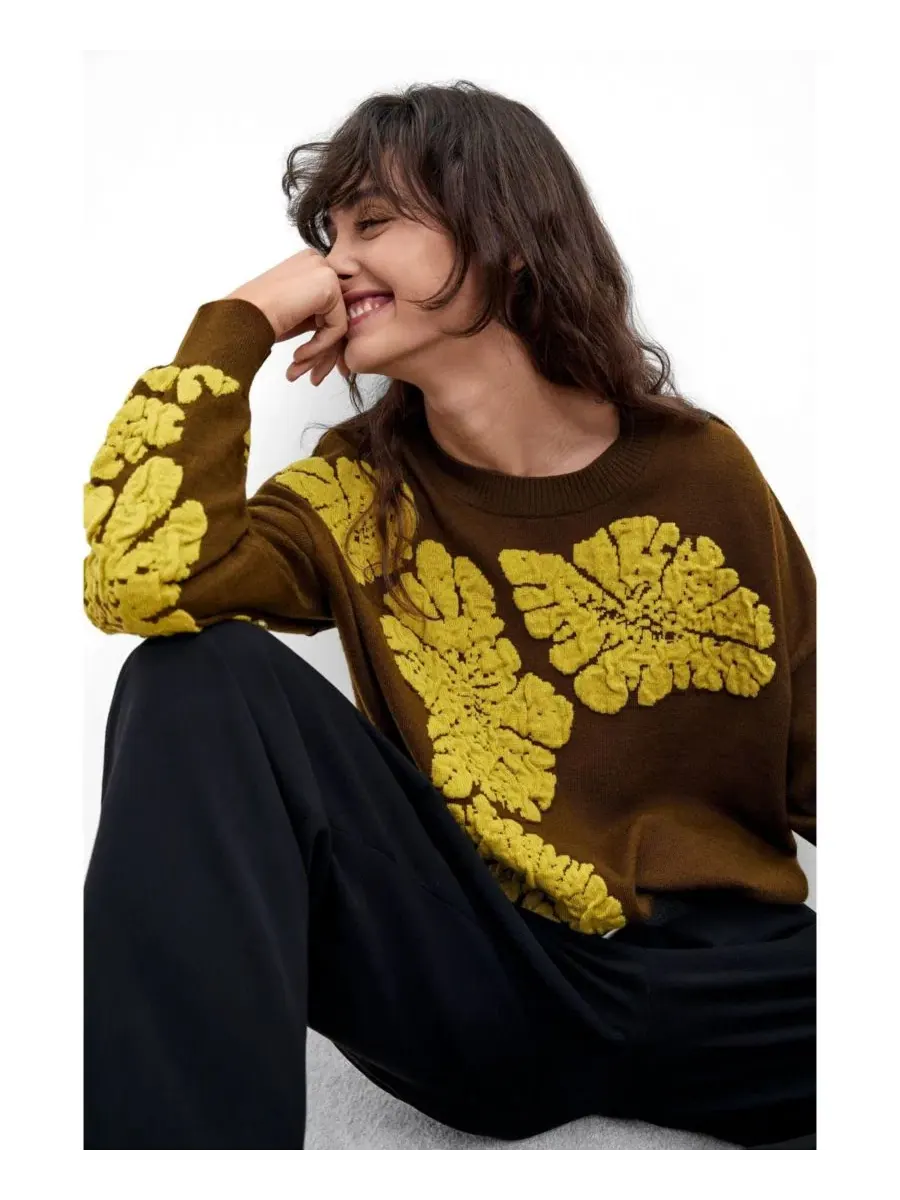 Женский джемпер с жаккардовым цветочным принтом, модель M. C. Lacroix Jacquard Floral Sweater — изображение 3 из 6