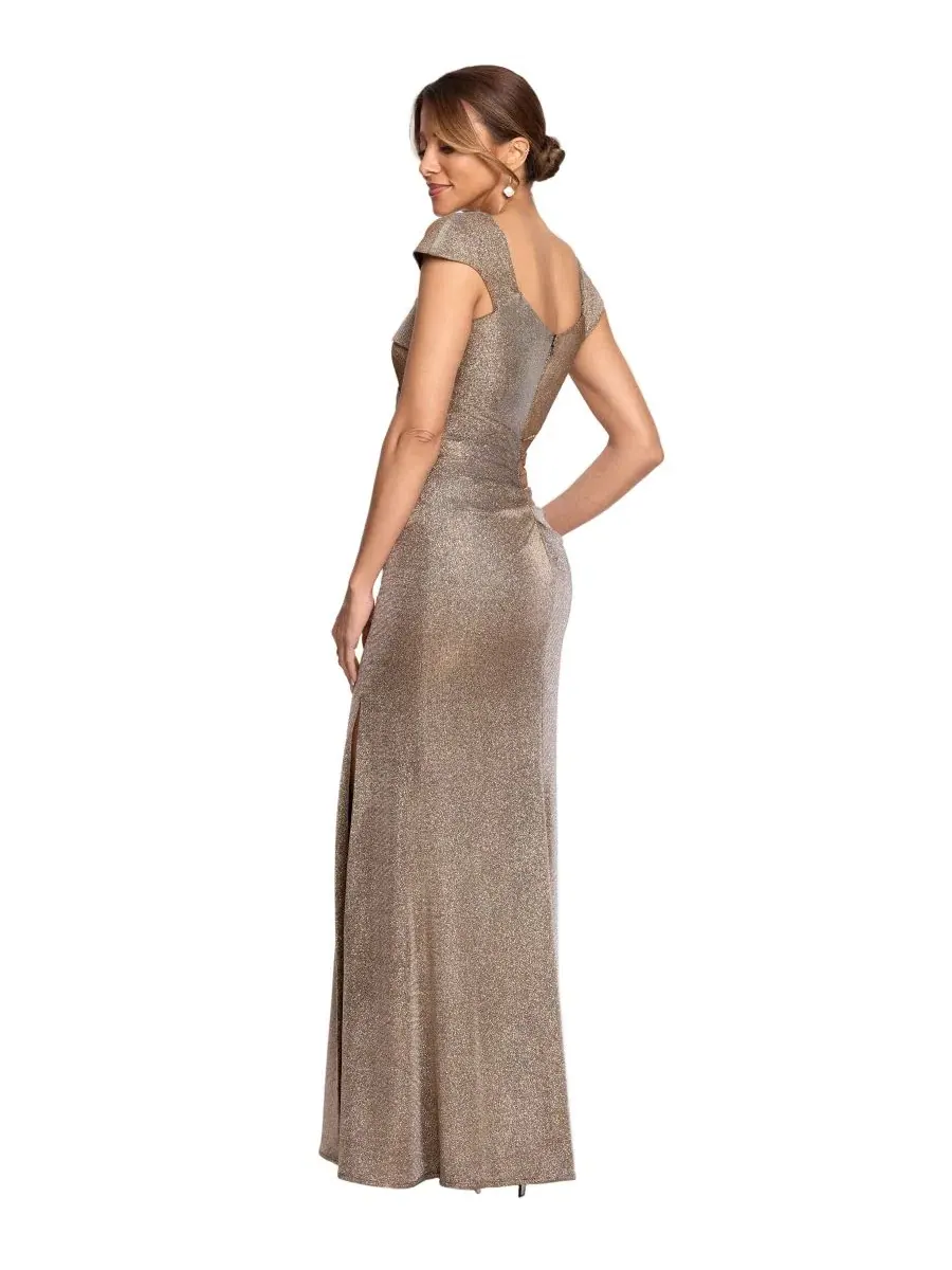 Платье-футляр с асимметричным вырезом и блестками Petite Glitter Metallic Asymmetrical Sheath Ball — изображение 4 из 5