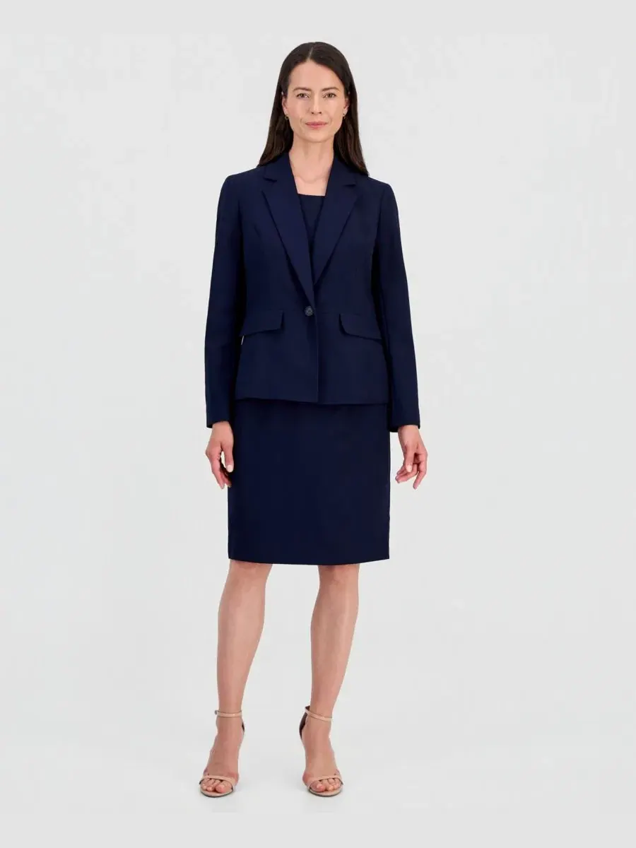 Костюм из жакета с пеплумом и платья-футляра Le Suit