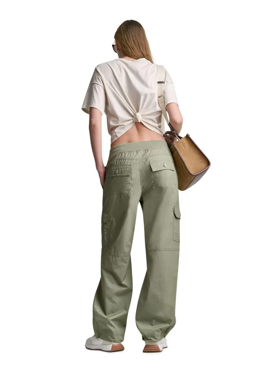 Женские спортивные брюки прямого кроя с карго-карманами, модель High-Rise Straight-Leg DKNY Sport — изображение 5 из 6