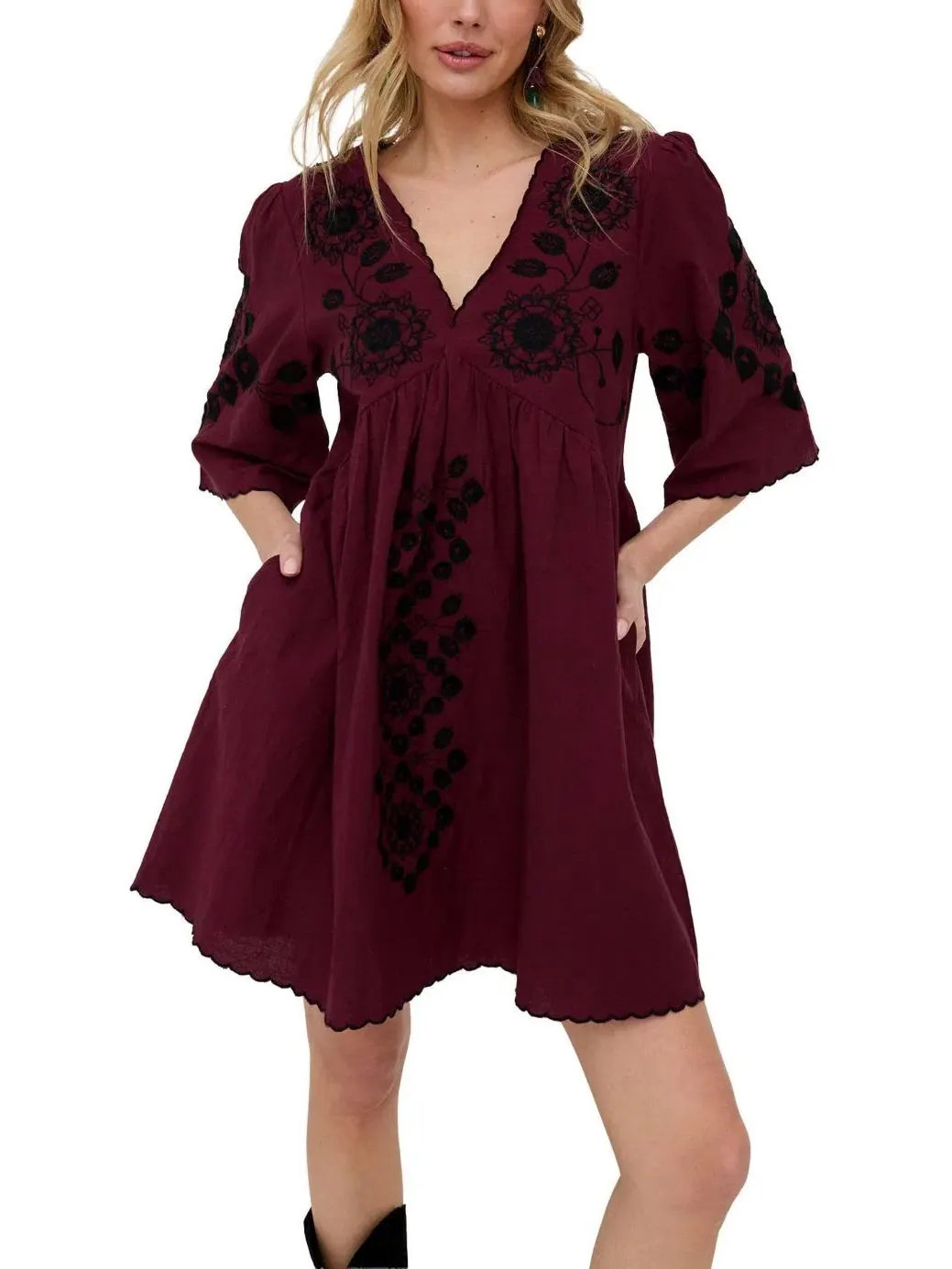 Платье мини с вышивкой Arabella V-Neck Embroidered Mini Dress Raffya — изображение 1 из 5, бордовый