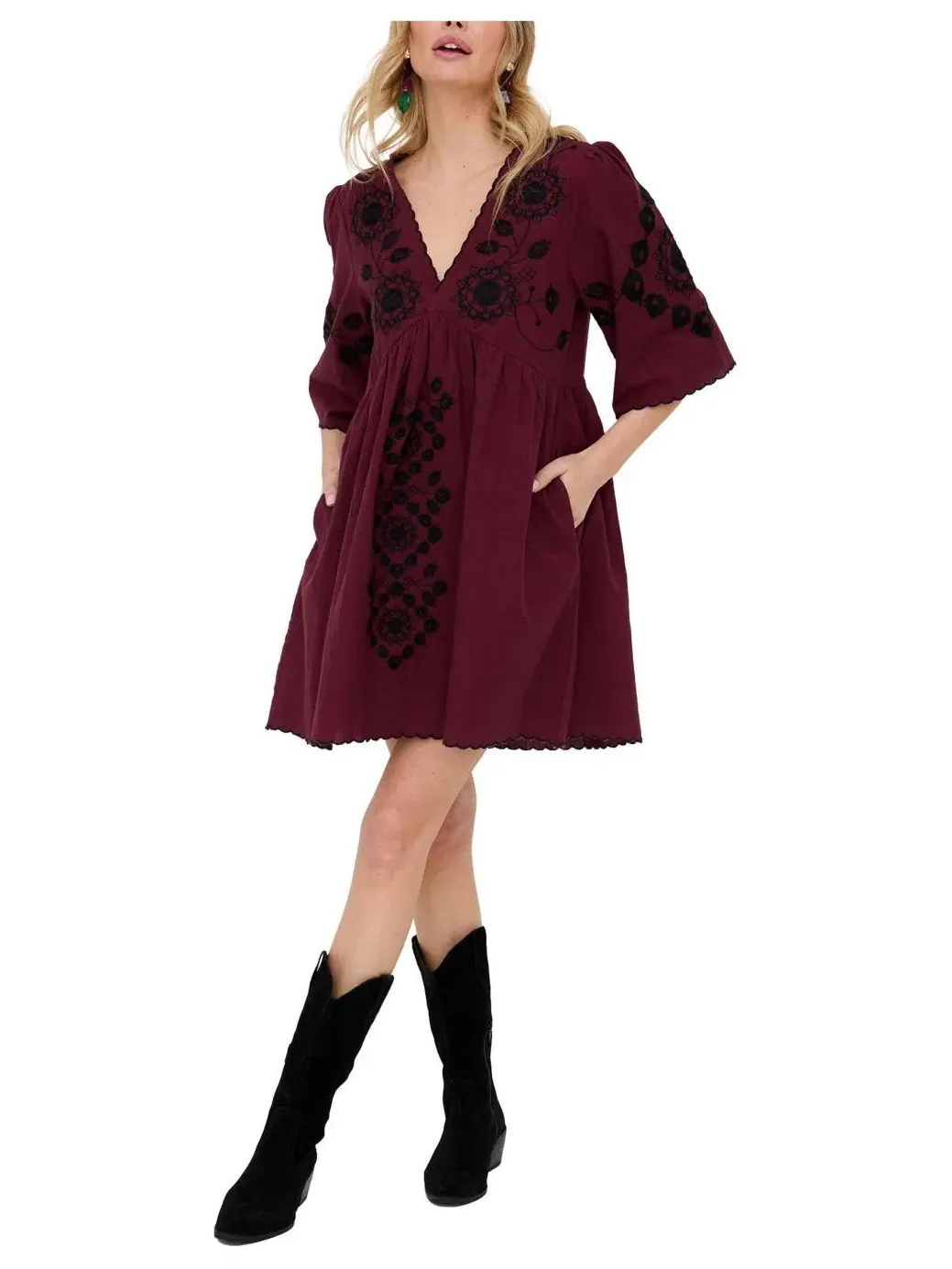 Платье мини с вышивкой Arabella V-Neck Embroidered Mini Dress Raffya — изображение 2 из 5, бордовый