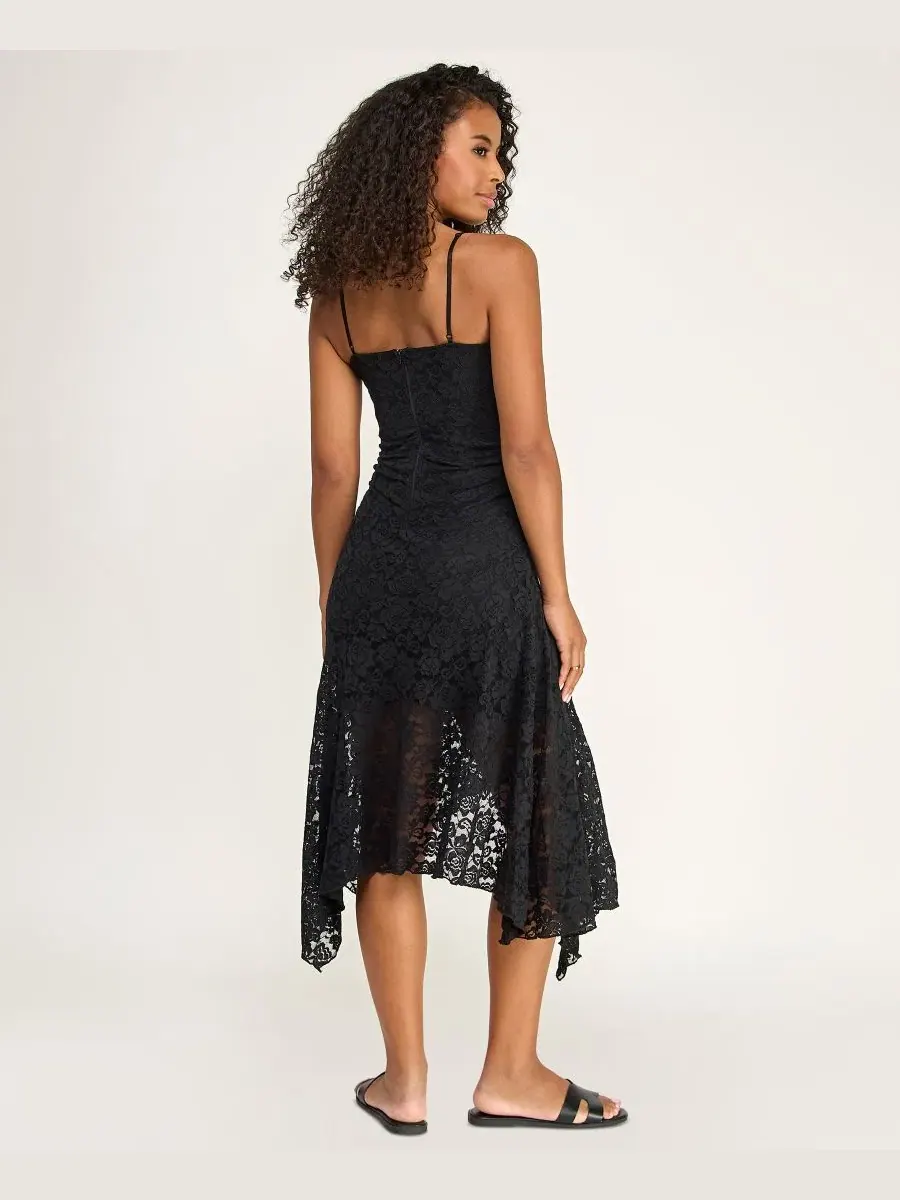 Платье миди с V-образным вырезом и кружевом, модель Handkerchief Hem V-Neck Lace Midi Dress KATIA — изображение 3 из 5